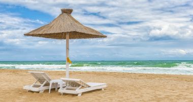 Stire din Actualitate : Un român de 37 de ani a murit pe o plajă din Grecia. Se afla în vacanță cu soția și copiii
