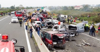 Stire din Actualitate : VIDEO. Accident cu patru morți în Grecia. Șoferul român, reținut!