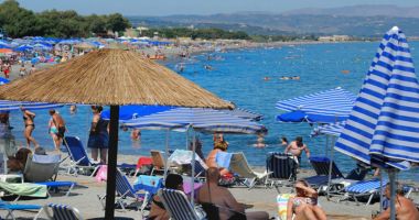 Stire din Social : Grecia se aşteaptă să aibă mai mulţi turişti români anul acesta