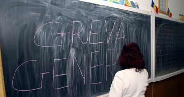 Stire din Cultură-Educație : Dascălii, împinși spre grevă generală