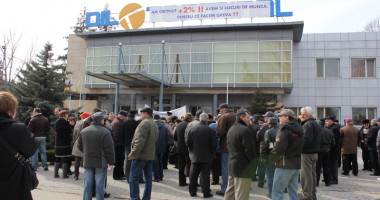 Stire din Economie : Prima de Paști la "Oil Terminal" = 1.100 lei