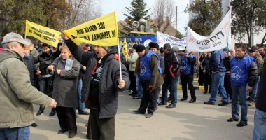 Stire din Economie : Simulacru de grevă la "Oil Terminal" Constanța