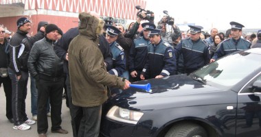 Stire din Economie : Directorii administrației portului Constanța sunt ținuți "pe tușă"