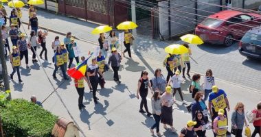 Stire din Cultură-Educație : Asociaţia Elevilor din Constanţa: „Ne expărimăm susținerea integrală față de revendicările sindicatelor profesorilor”