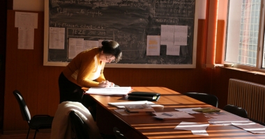 Stire din Cultură-Educație : Profesorii, la un pas de grevă. Creșterea salariilor, o mare țeapă