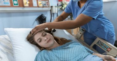 Stire din Social : Infecțiile respiratorii fac revagii în România. Medic pneumolog: „Ne confruntăm cu două tipuri de gripă”