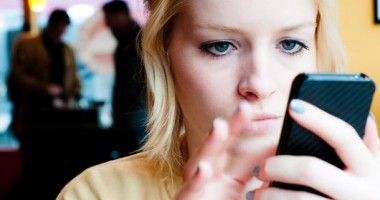 Stire din Cultură-Educație : Cum vă turnați profesorii la telefon