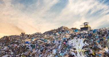 Stire din Actualitate : Un bărbat vrea să cumpere o groapă de gunoi pentru a găsi o "comoară rătăcită" de 721 de milioane de euro