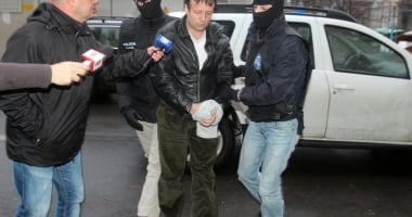 Hackerul român Guccifer, CONDAMNAT la 52 de luni într-o închisoare americană