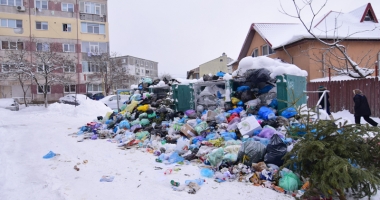 Mizerie de nedescris! Tone de gunoaie "uitate" în cartiere - 9