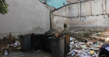 Gunoaie și oameni ai străzii în mijlocul Constanței - 4