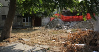 Gunoaie și oameni ai străzii în mijlocul Constanței - 6
