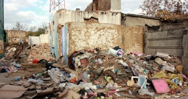 Șatra care terorizează Constanța. "Parcă au fost termite. Au distrus tot" - 2
