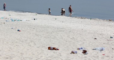 Dezastru ecologic pe plaje, după petrecerile de 1 Mai - 2