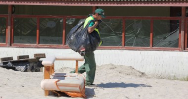 Dezastru ecologic pe plaje, după petrecerile de 1 Mai - 7