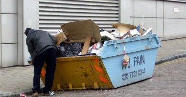 Stire din Actualitate : Ce sancțiuni riscă cei care caută prin gunoaie