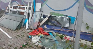 GALERIE FOTO / Ce mizerie, ce gunoaie, în mijlocul Constanței. Mai există lege, mai există bun simț? - 3