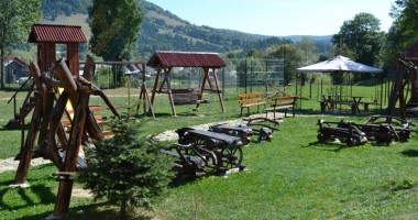 Stire din Economie : Cât ne costă o minivacanță de 1 Mai și Paște, la munte