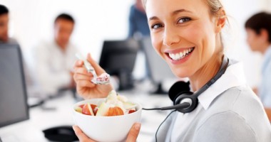 Stire din Diverse : Gustarea de la birou: deliciu sau pericol pentru sănătate?