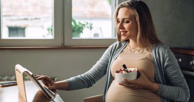 Stire din Sănătate : Evitați instalarea poftelor! Alternative sănătoase de gustări pentru viitoarele mămici