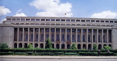 Stire din Politică-Administrație : Guvernul intenționează să externalizeze operațiunile de evaluare și derulare a proiectelor UE