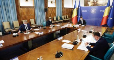 Stire din Politică-Administrație : Guvernul trebuie să corecteze OUG de implementare a PNRR, pe care a adoptat-o vineri