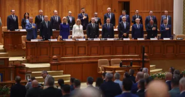 Eșec pentru Nicușor Dan! Guvernul Veștea nu a primit votul de învestitură
