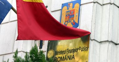Stire din Economie : Guvernanții se tem că băncile vor pune frână consumului pe datorie