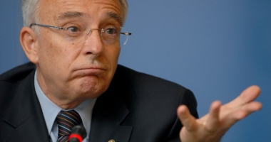 Stire din Economie : Guvernatorul BNR ne aburește