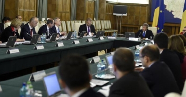 Stire din Politică-Administrație : Guvernul poate emite ordonanțe în vacanța parlamentară