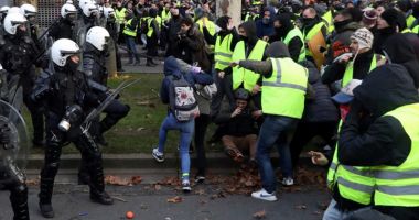 Stire din Actualitate : Guvernul francez propune o primă  de 300 de euro pentru polițiștii  și jandarmii mobilizați