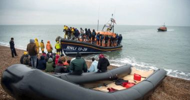 Stire din Actualitate : Guvernul britanic ia în calcul cazarea migranţilor în baze militare