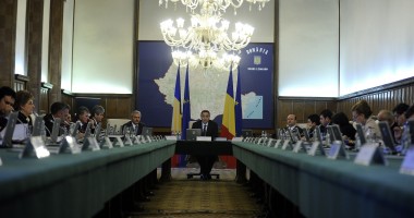 Stire din Politică-Administrație : Guvernul a aprobat "migrația" primarilor