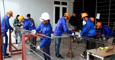 Guvernul a eliberat mai multe permise de muncă pentru cetăţenii străini