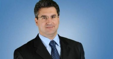 Stire din Politică-Administrație : Florin Ciurariu, eliberat din funcția de vicepreședinte al INS