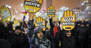 Stire din Economie : Guvernul Dăncilă mimează deschiderea spre dialog, la reuniunile internaționale