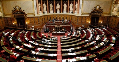 Stire din Actualitate : Guvernul francez flexibilizează piața muncii pentru a atrage investitorii și a reduce șomajul