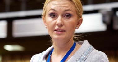 Stire din Politică-Administrație : Maria Stavrositu: "Guvernul funcționează, practic, ilegal, încălcând flagrant Constituția"