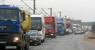 Stire din Eveniment : Guvernul îngheață RCA, iar transportatorii renunță momentan  la protest