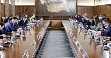 Stire din Politică-Administrație : UPDATE Legea Pensiilor a fost adoptată după scandalul dintre PSD și PNL