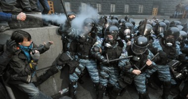 Stire din Eveniment : Atenție! / Autoritățile române: "Nu plecați către Kiev!"