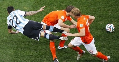 Stire din Sport : Argentina a învins Olanda și s-a calificat în finala Cupei Mondiale