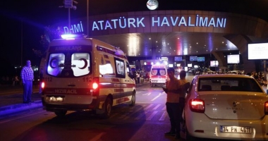 Stire din Eveniment : ATENTAT ÎN ISTANBUL. MAE caută români printre victimele atacului