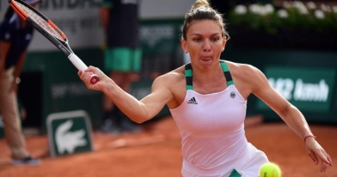 Stire din Sport : Este în sferturi la Roland Garros! Simona Halep a învins-o pe Suarez Navarro