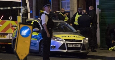 Stire din Actualitate : Atac terorist în Londra. Un taximetrist a încercat să-i oprească pe teroriști: "Am vrut să-i lovesc cu mașina"
