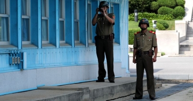 Focuri de armă la granița dintre cele două Corei. Un soldat nord-coreean a dezertat