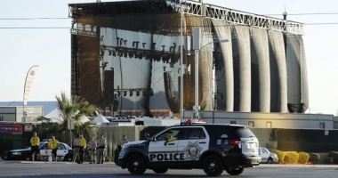 Stire din Eveniment : Atac armat în Las Vegas | Ce reprezintă numerele scrise de Stephen Paddock pe biletul găsit în camera sa de hotel