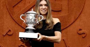 GALERIE FOTO / Simona Halep se întoarce astăzi în țară și își prezintă trofeul pe Arena Națională - 7