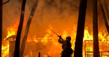 Stire din Actualitate : Nouă morți după incendiile din California. Lady Gaga, Cher și Kim Kardashian, evacuați din Malibu