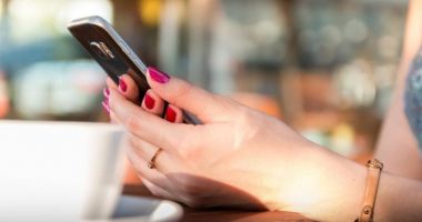 Stire din Social : Cea mai nouă capcană. Cum reușesc hackerii să preia controlul asupra telefonului tău